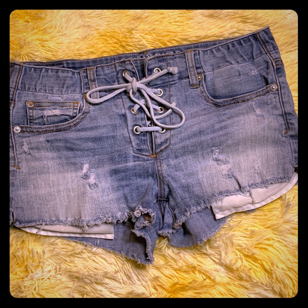 AEO Lace Up Distressed Shortie